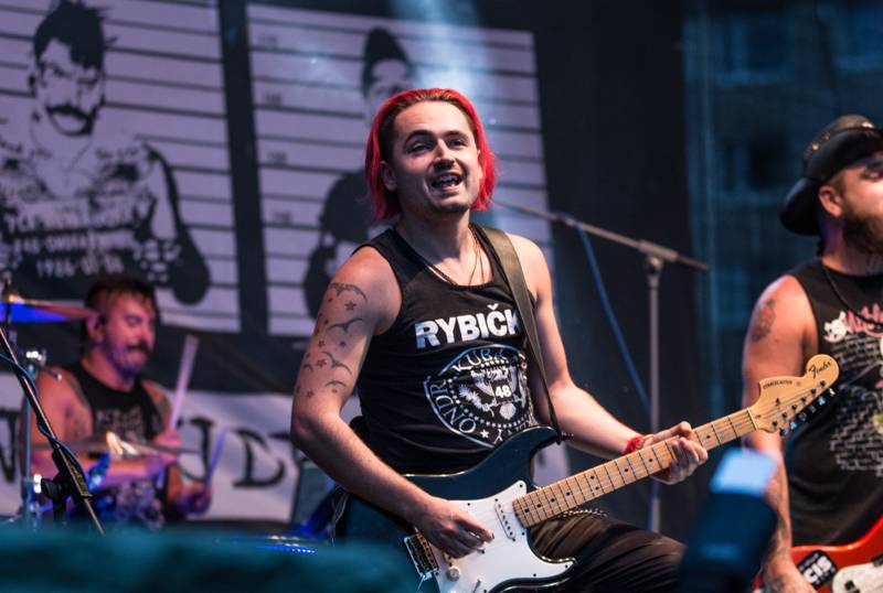 LIVE: Kamera open air doplatil na špatné počasí. UDG nebo Rybičky 48 přesto bavili