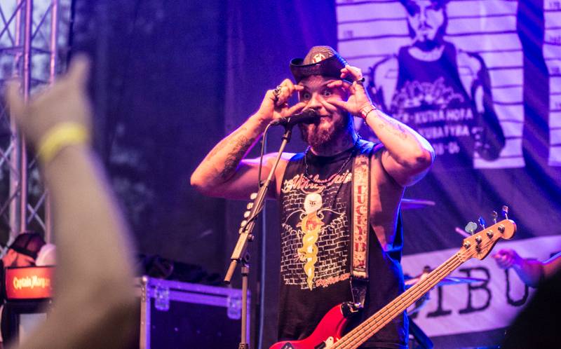 LIVE: Kamera open air doplatil na špatné počasí. UDG nebo Rybičky 48 přesto bavili