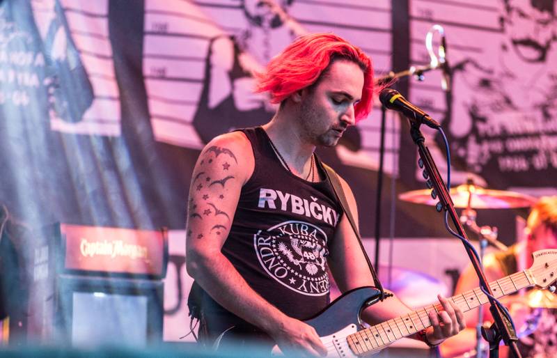 LIVE: Kamera open air doplatil na špatné počasí. UDG nebo Rybičky 48 přesto bavili