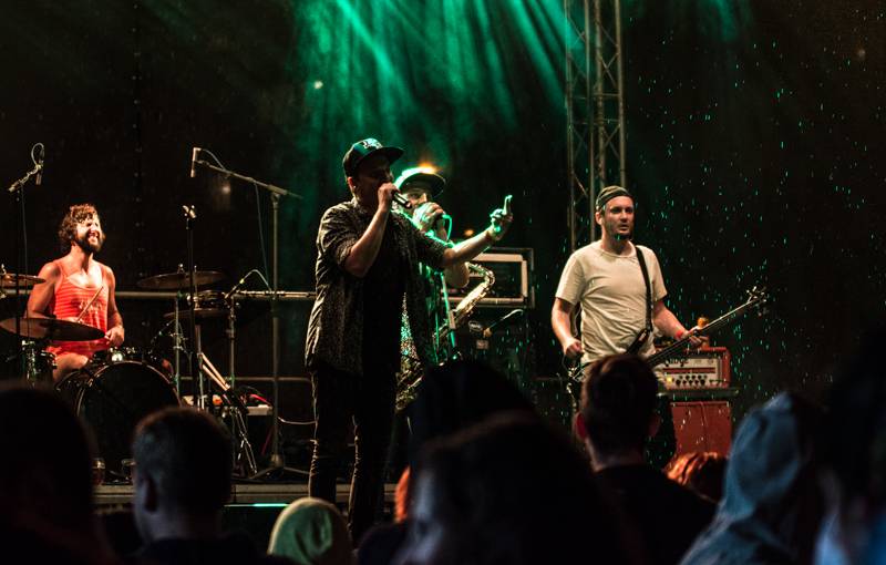 LIVE: Kamera open air doplatil na špatné počasí. UDG nebo Rybičky 48 přesto bavili