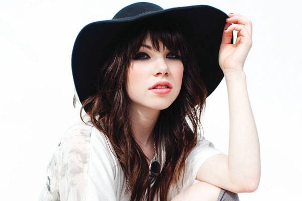 RECENZE: Carly Rae Jepsen vytahuje písničky ze šuplíku