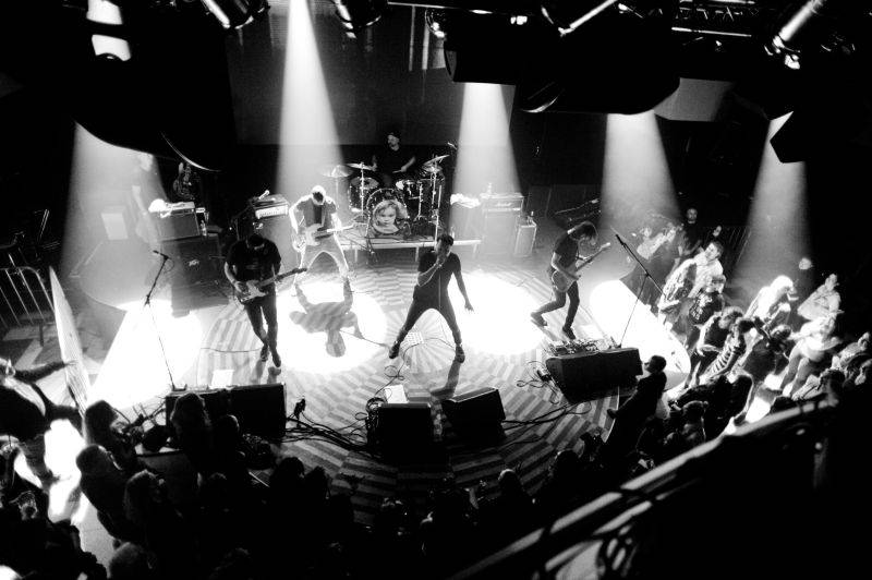 LIVE: Support Lesbiens v Lucerna Music Baru dokázali, že změny jim prospěly