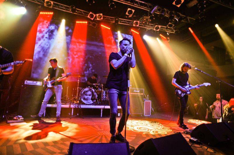 LIVE: Support Lesbiens v Lucerna Music Baru dokázali, že změny jim prospěly