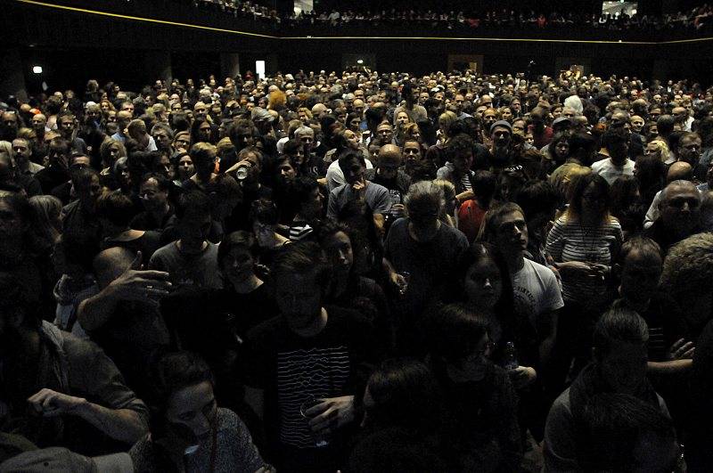  LIVE: PJ Harvey v Praze vyprávěla o bolestech světa. Ať se Česko zatřese