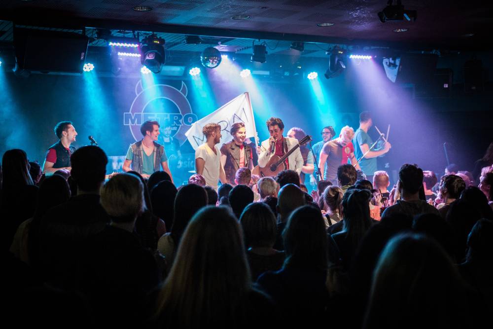 LIVE: Kapely Nebe a Mirai přivezly do Olomouce energii, kopec zábavy i 