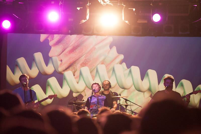 LIVE: Midi Lidi vyprodali MeetFactory, místo desky křtili internetový odkaz