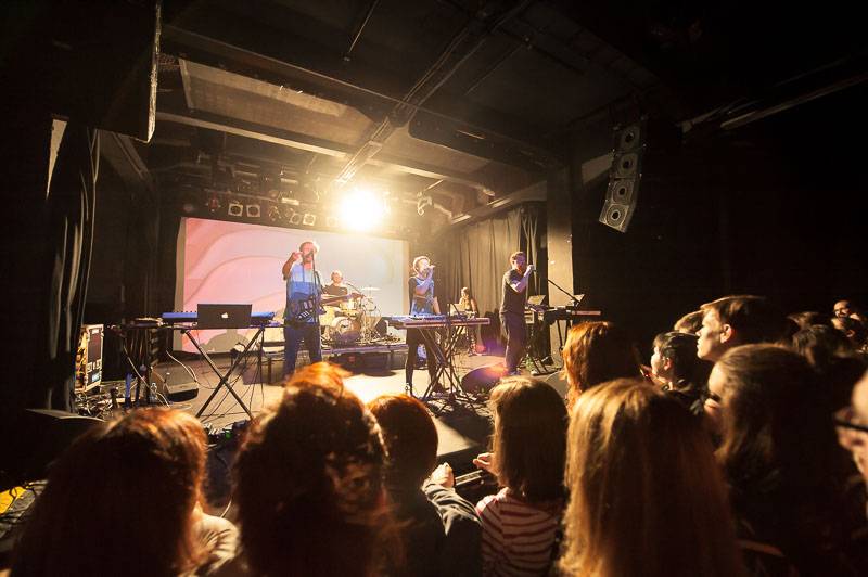 LIVE: Midi Lidi vyprodali MeetFactory, místo desky křtili internetový odkaz