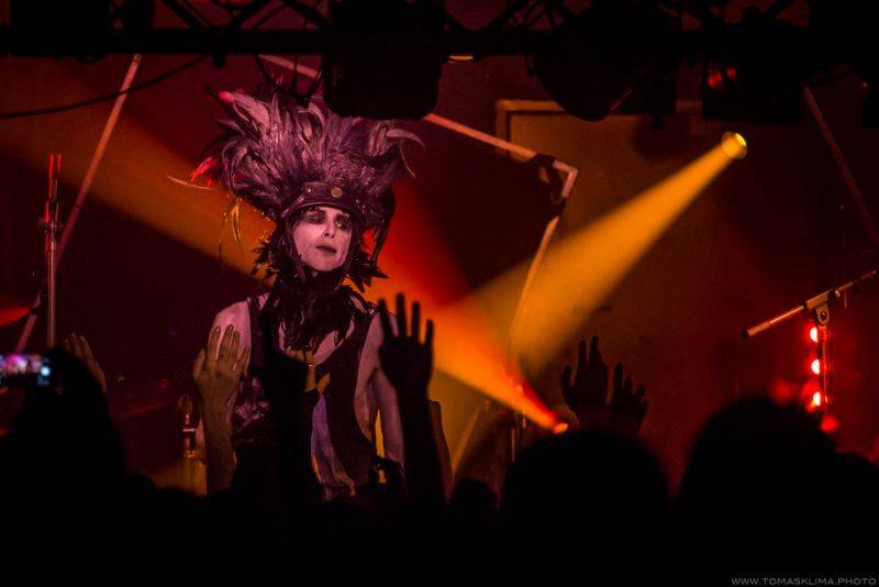 LIVE: IAMX v Praze: Znovu v dokonalé formě