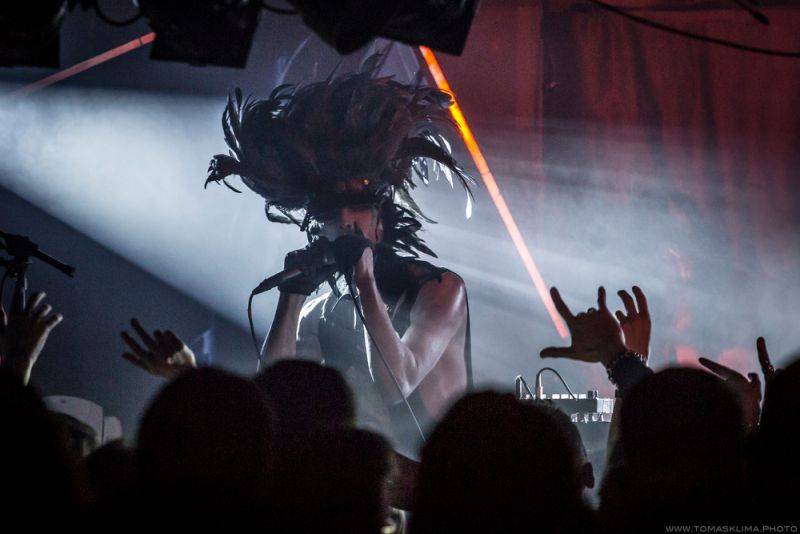 LIVE: IAMX v Praze: Znovu v dokonalé formě