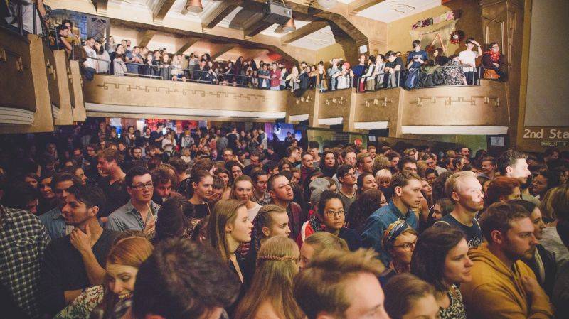 LIVE: Glass Animals si suverénně ochočili pražské publikum