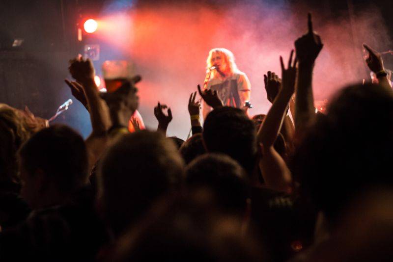 Vypsaná FiXa v Brně: Horko, pogo a beznadějně vyprodáno