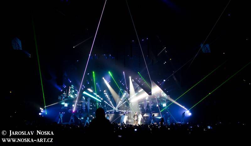 LIVE: Justin Bieber v Praze vsadil všechno na show. Koncert odzpíval na playback