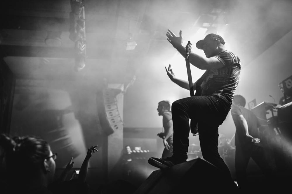 LIVE: The Qemists rozpoutali electrorockové peklo v Roxy
