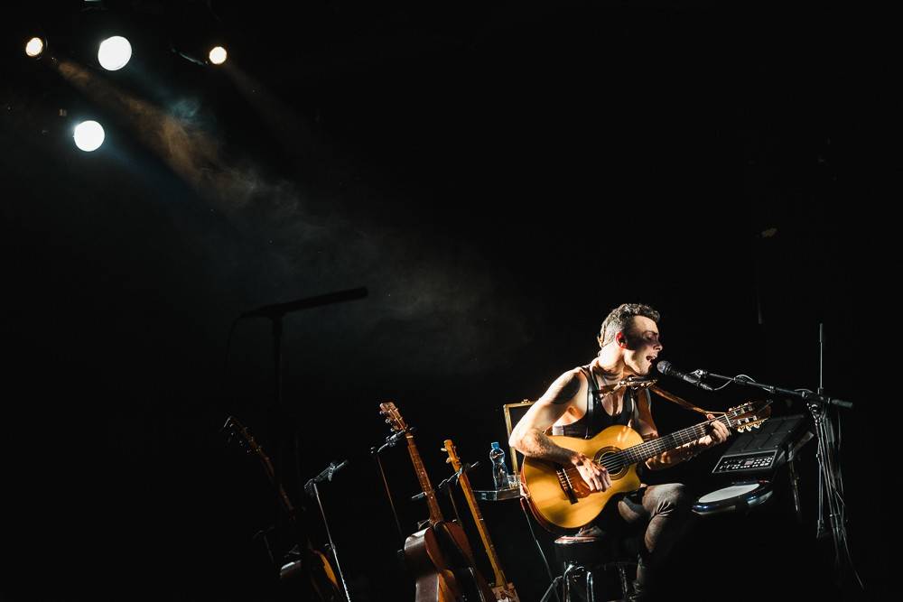 LIVE: Asaf Avidan nevědomky navázal na oslavy svobody ze 17. listopadu