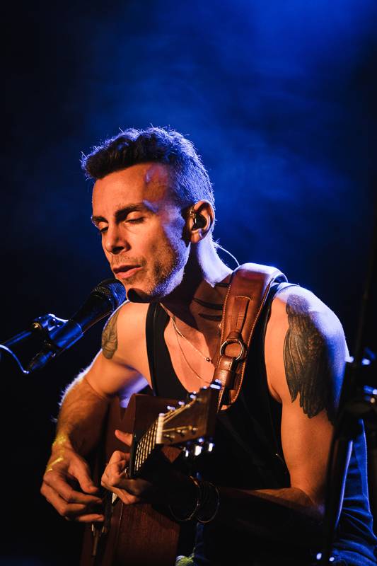LIVE: Asaf Avidan nevědomky navázal na oslavy svobody ze 17. listopadu