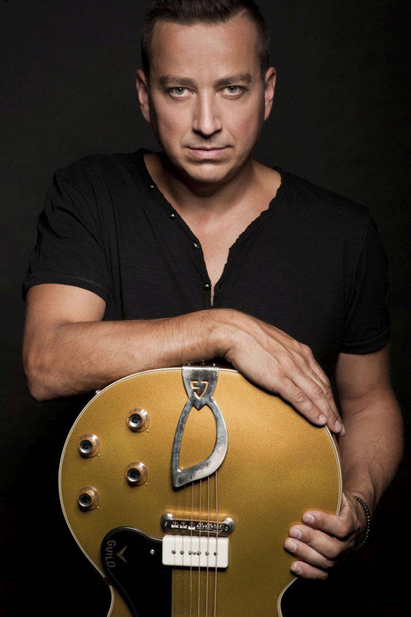 RECENZE: S Petrem Bendem se na albu reSTART budete cítit jako v domácím kině