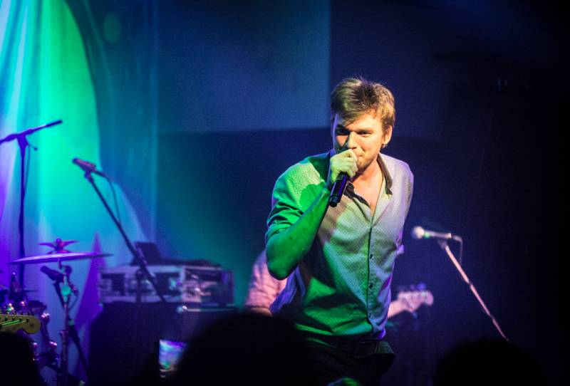 LIVE: Mig 21 proměnili klub v jednu velkou saunu, pod kotlem přitopil i Vojta Dyk