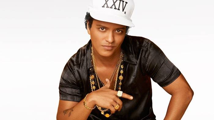 RECENZE: Bruno Mars je potřetí hitový, funky a sexy