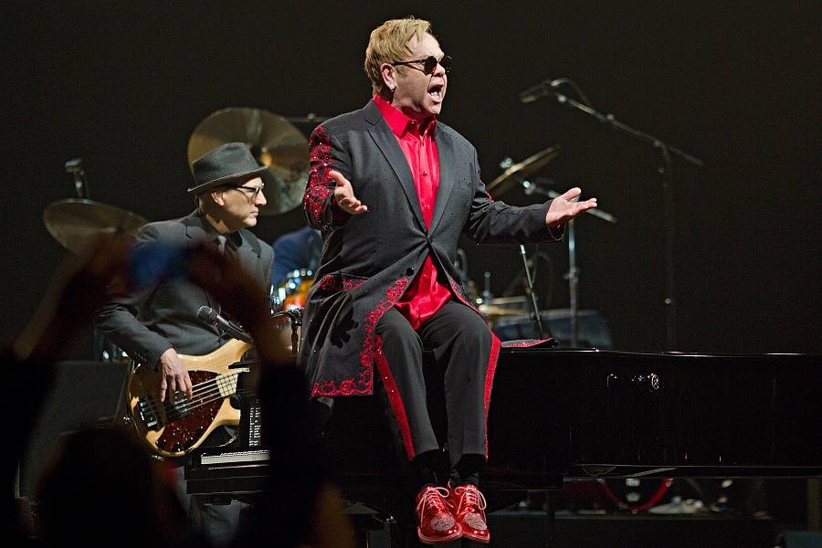 LIVE: Sir Elton John se svým profesorsky přesným popem obklopil Prahu