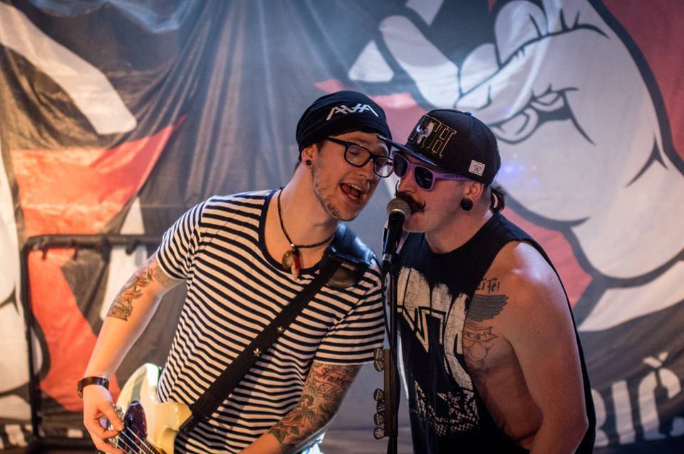 LIVE: Rybičky 48 řekli 1000eré díky i v Praze, nezapomněli ani na charitu