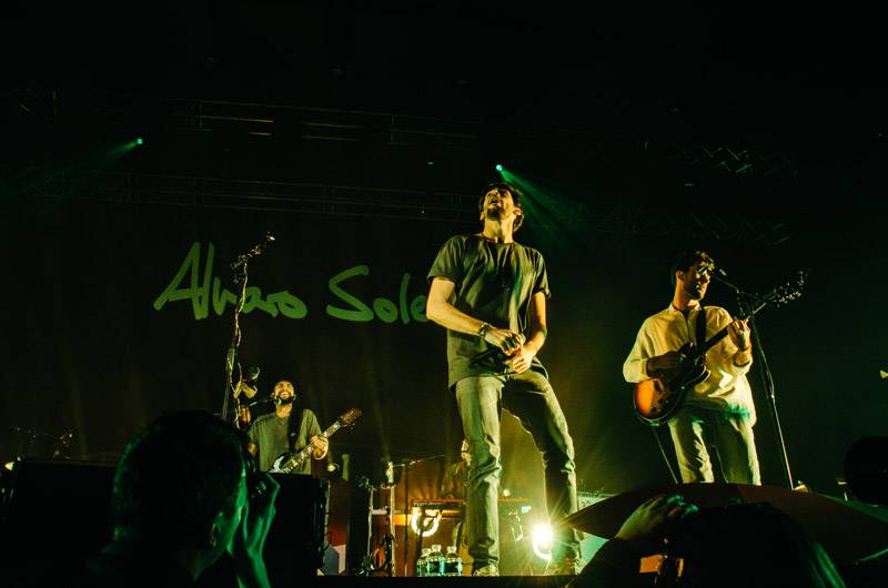 LIVE: Alvaro Soler prozářil Forum Karlín španělským sluncem