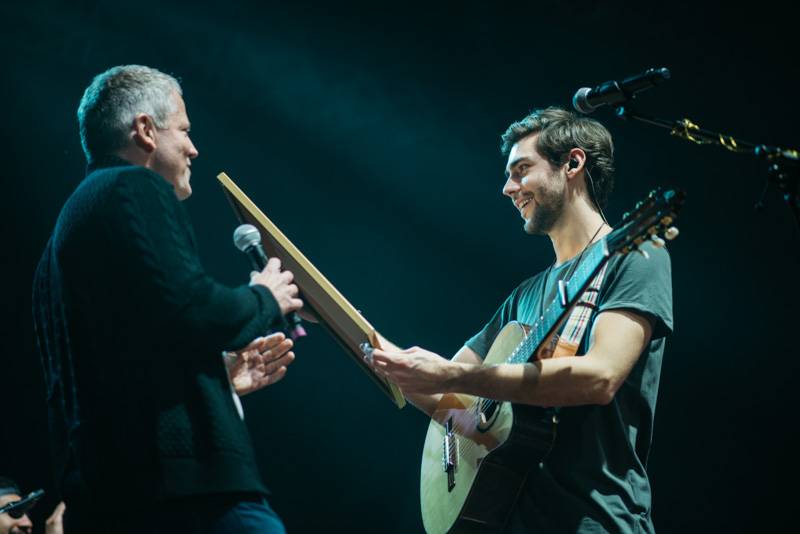 LIVE: Alvaro Soler prozářil Forum Karlín španělským sluncem