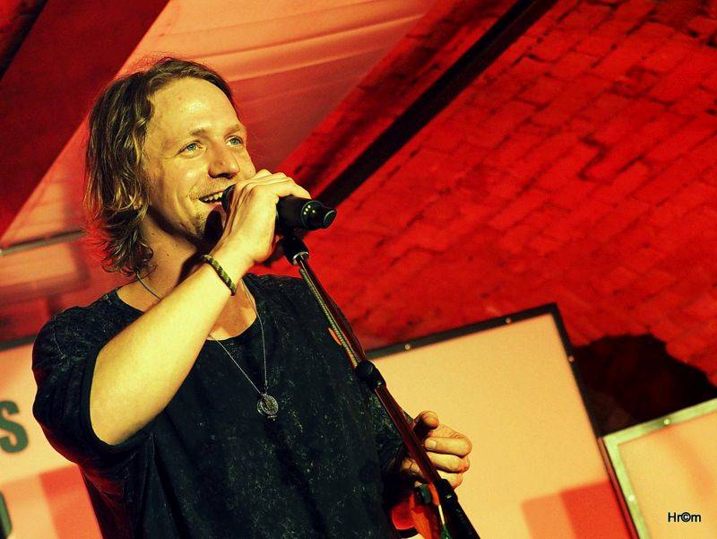 LIVE: Tomáš Klus starý i nový, český i slovenský. Retro koncert v Praze měl charakter přátelského večírku