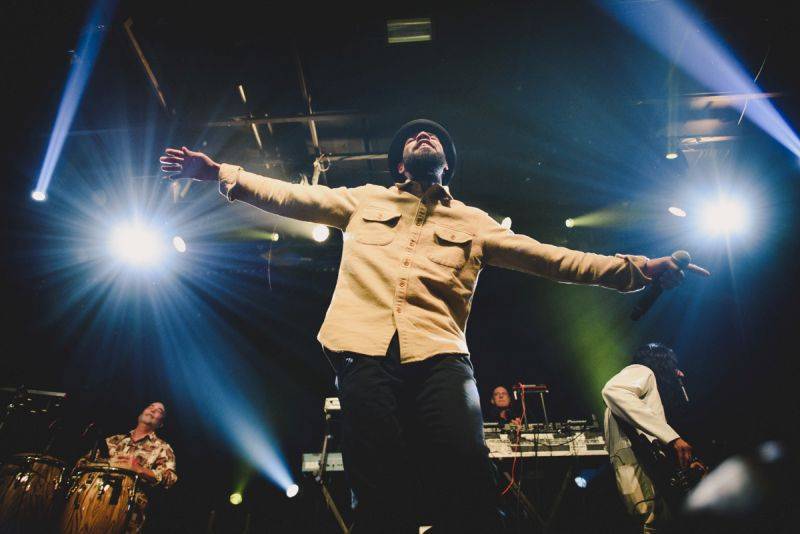 LIVE: Thievery Corporation roztančili Roxy v duchu jamajských rytmů