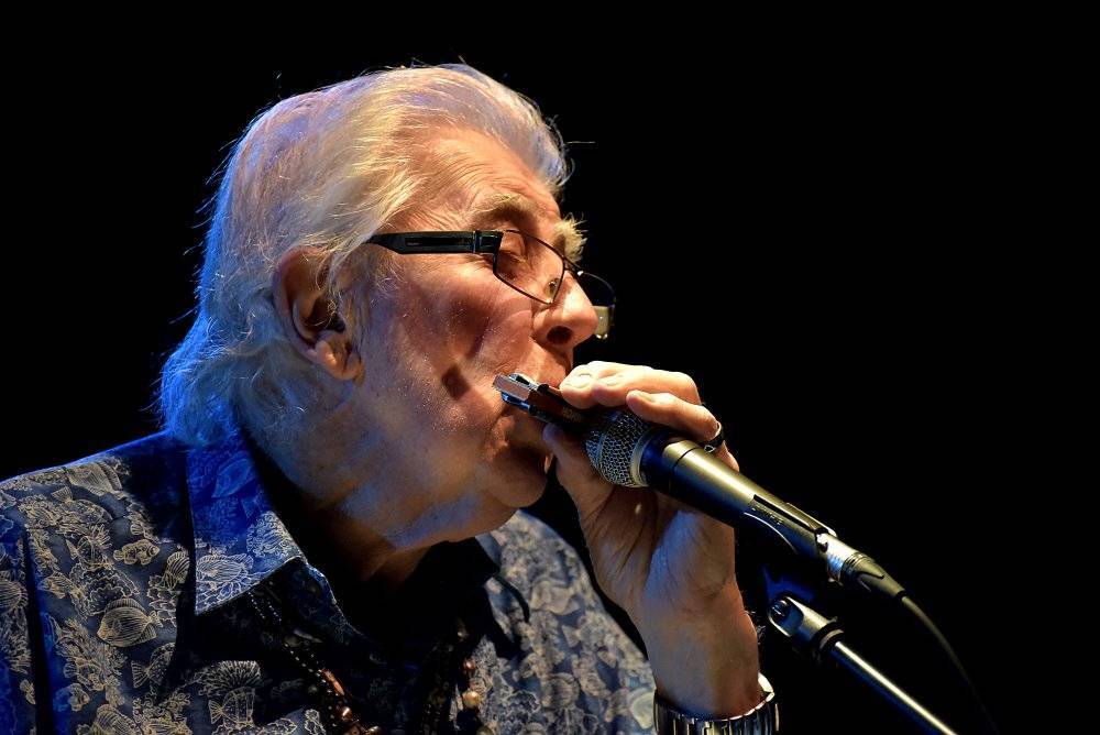 LIVE: John Mayall zpívá a hraje výborně i v třiaosmdesáti