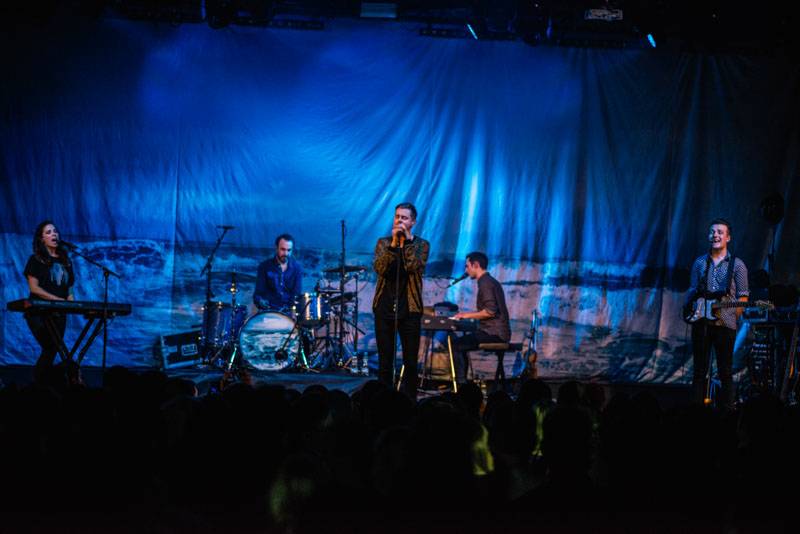 LIVE: Tom Chaplin z Keane v Praze předváděl vysokou školu britpopu