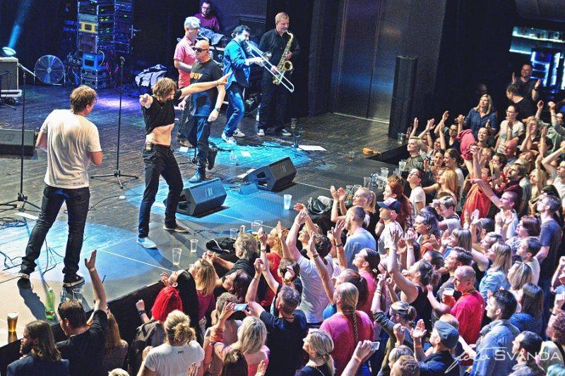 RECENZE: Eskalace dobra J.A.R.: Posluchač zajásá, kritik zamáčkne slzu