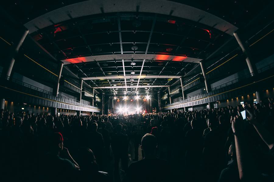 LIVE: Parkway Drive a spol. rozmetali Forum Karlín na padrť. Jejich show byla ohromující