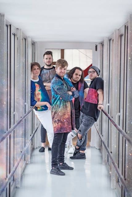 RECENZE: Nebe našli svoje Souřadnice. Nová deska je jejich zatím nejlepší