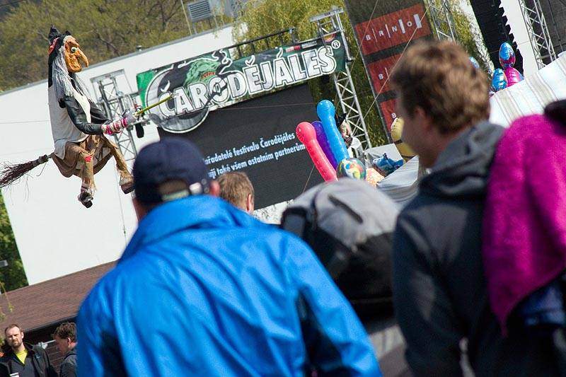 LIVE: Závěr Čarodějálesu v Brně ovládly zahraniční hvězdy v čele s Dog Eat Dog, Clawfinger nebo Kensington