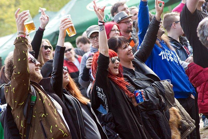 LIVE: Závěr Čarodějálesu v Brně ovládly zahraniční hvězdy v čele s Dog Eat Dog, Clawfinger nebo Kensington