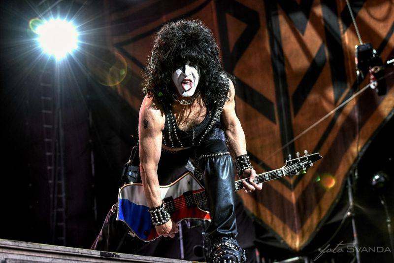 LIVE: Kiss dobyli Brno. Na 25 tisíc lidí chrlili oheň a plivali krev