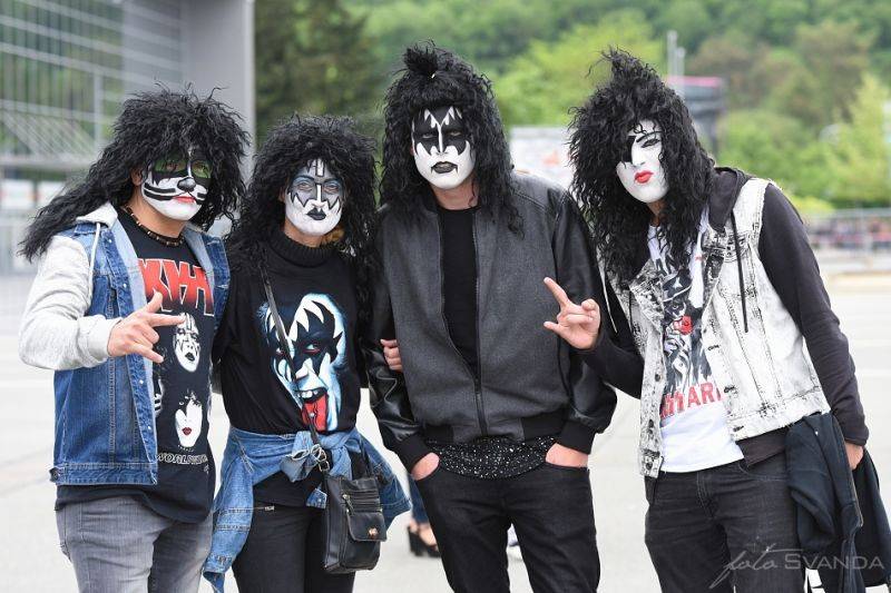LIVE: Kiss dobyli Brno. Na 25 tisíc lidí chrlili oheň a plivali krev