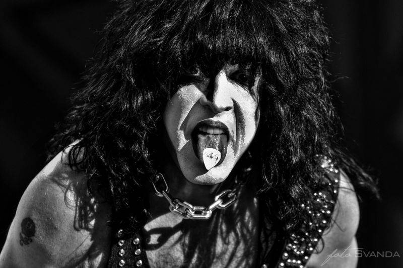 LIVE: Kiss dobyli Brno. Na 25 tisíc lidí chrlili oheň a plivali krev