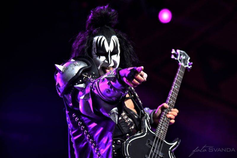LIVE: Kiss dobyli Brno. Na 25 tisíc lidí chrlili oheň a plivali krev