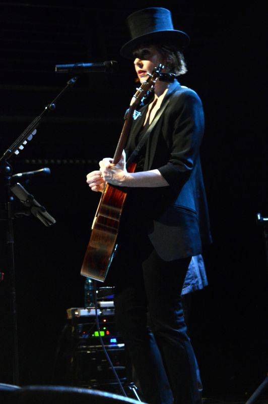 LIVE: Suzanne Vega v Praze oslnila něhou a intimitou, zpívala i o Václavu Havlovi