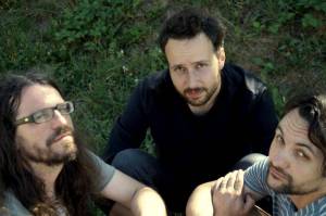 RECENZE: Experimentující Květy na nové desce baví i po půl osmé