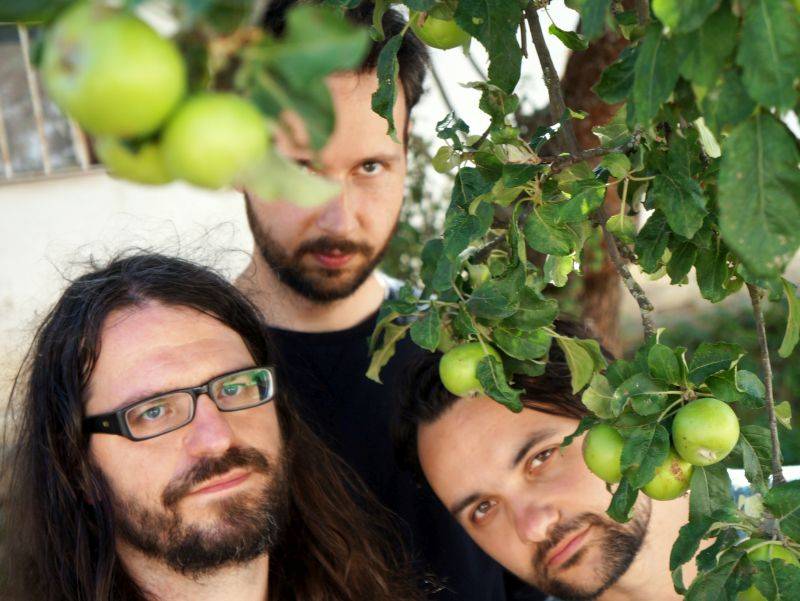 RECENZE: Experimentující Květy na nové desce baví i po půl osmé