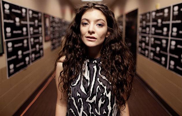 RECENZE: Lorde znovu přišla, nahrála a zvítězila