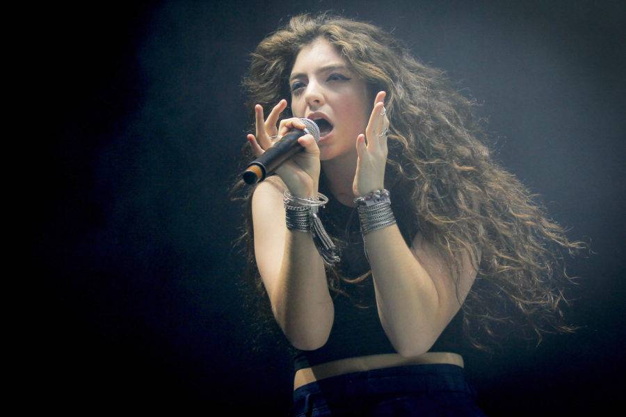 RECENZE: Lorde znovu přišla, nahrála a zvítězila