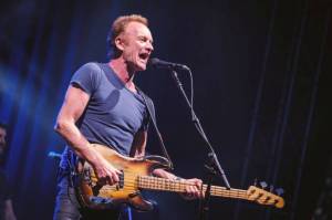 LIVE: Sting v Praze rozdával úsměvy a bohaté dávky čirého muzikantství