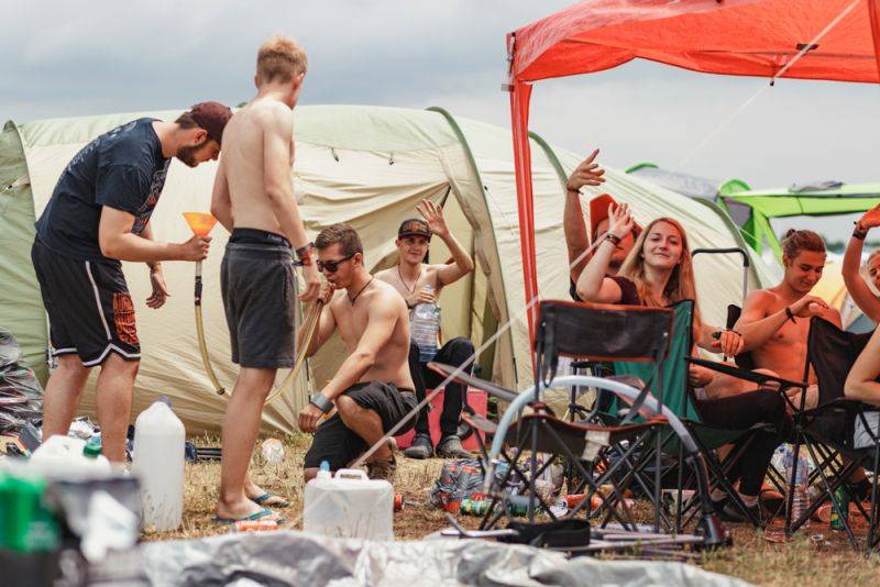 Nova Rock, den třetí - metalcorové hody se Sleeping With Sirens, objev Moose Blood a spojení Prophets Of Rage se System Of A Down