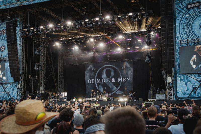 Nova Rock, den třetí - metalcorové hody se Sleeping With Sirens, objev Moose Blood a spojení Prophets Of Rage se System Of A Down