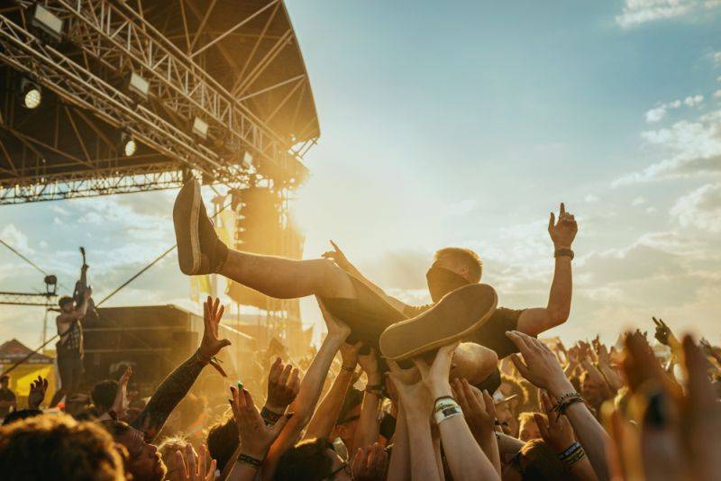 Nova Rock, den třetí - metalcorové hody se Sleeping With Sirens, objev Moose Blood a spojení Prophets Of Rage se System Of A Down