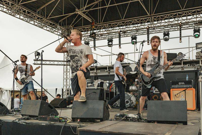 Nova Rock, den třetí - metalcorové hody se Sleeping With Sirens, objev Moose Blood a spojení Prophets Of Rage se System Of A Down