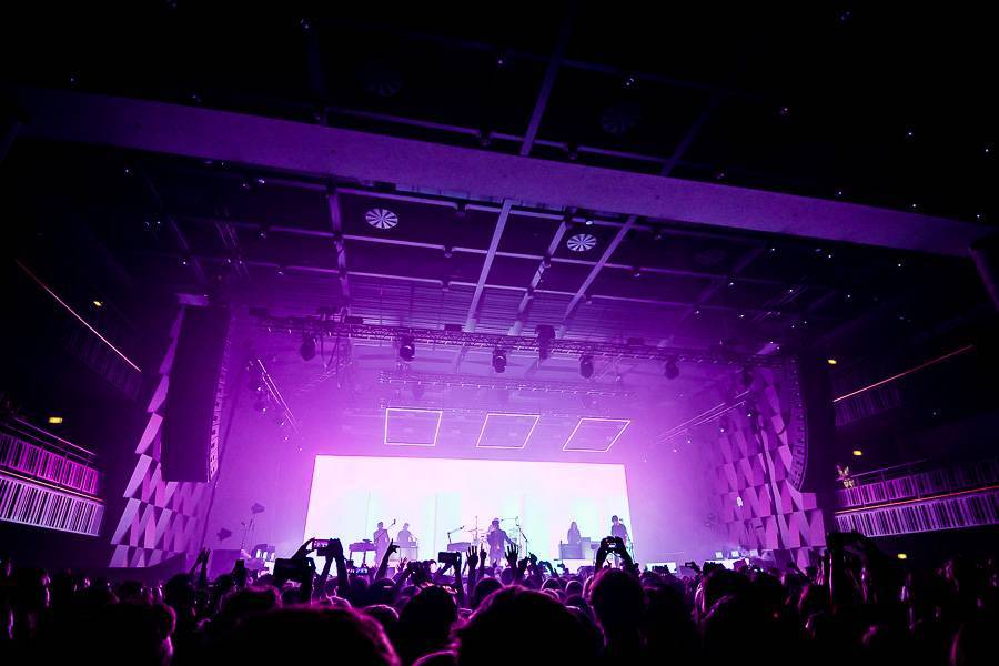 LIVE: Mistři image The 1975 zaujali Prahu i hudbou